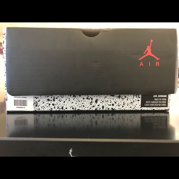 100% authentic Jordan Oregon Duck 5’s - Picture 5 of 8